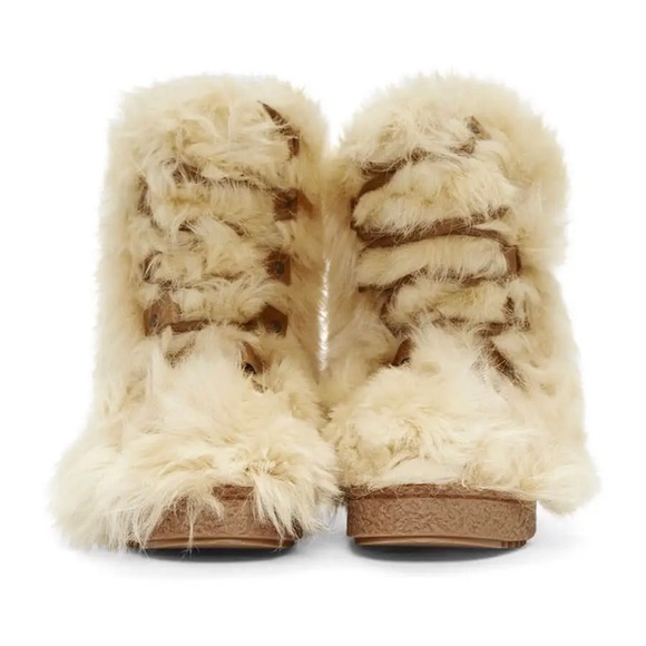 Yves Saint Laurent Beige fur boots. - Picture 3 of 10